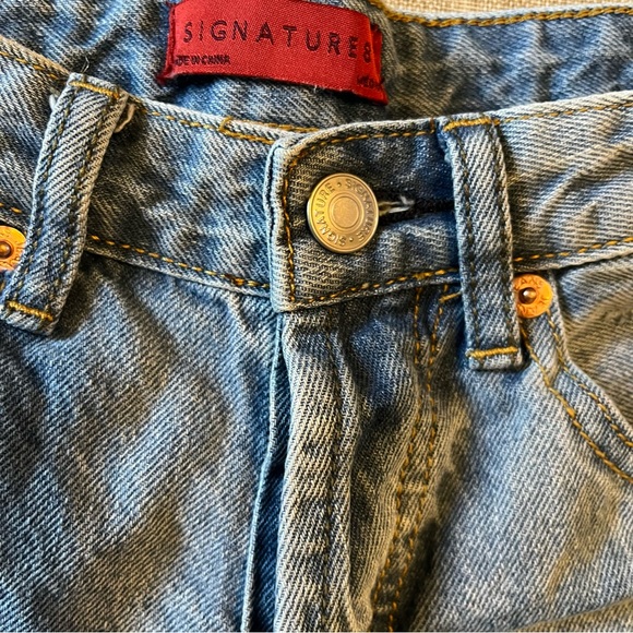 Signature high waisted button up jean shorts size Medium - Picture 2 of 7